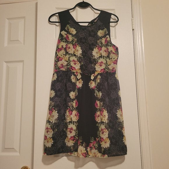 $10 Clean Out Sale - Picture 1 of 4